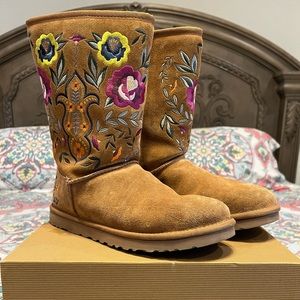 Women’s Sz 9 UGG boots in tan color with embroidery